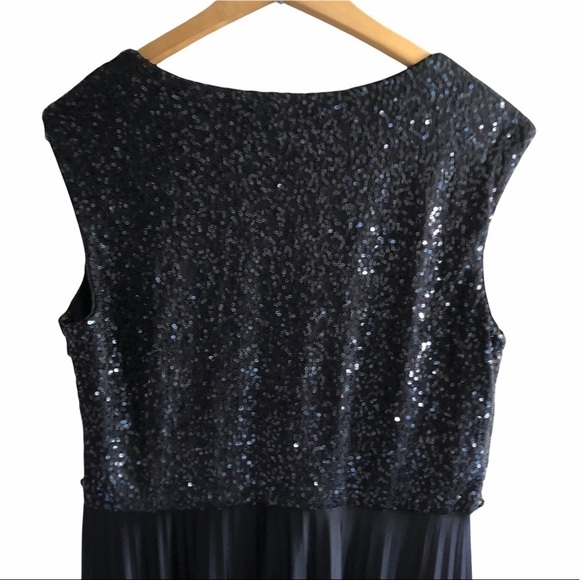 R & M Richards sequined pleated midi dress - Picture 4 of 7